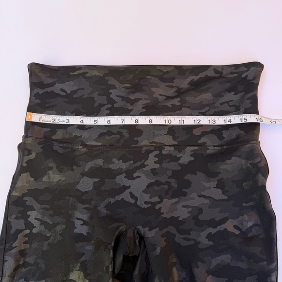 Woman’s Spanx Brand Stretch Pants Black Camo Size 2X​ - Picture 5 of 6